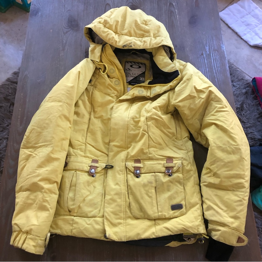 $300 Oakley Yellow Down Waterproof Ski Snowboard Coat Women’s Sz XS